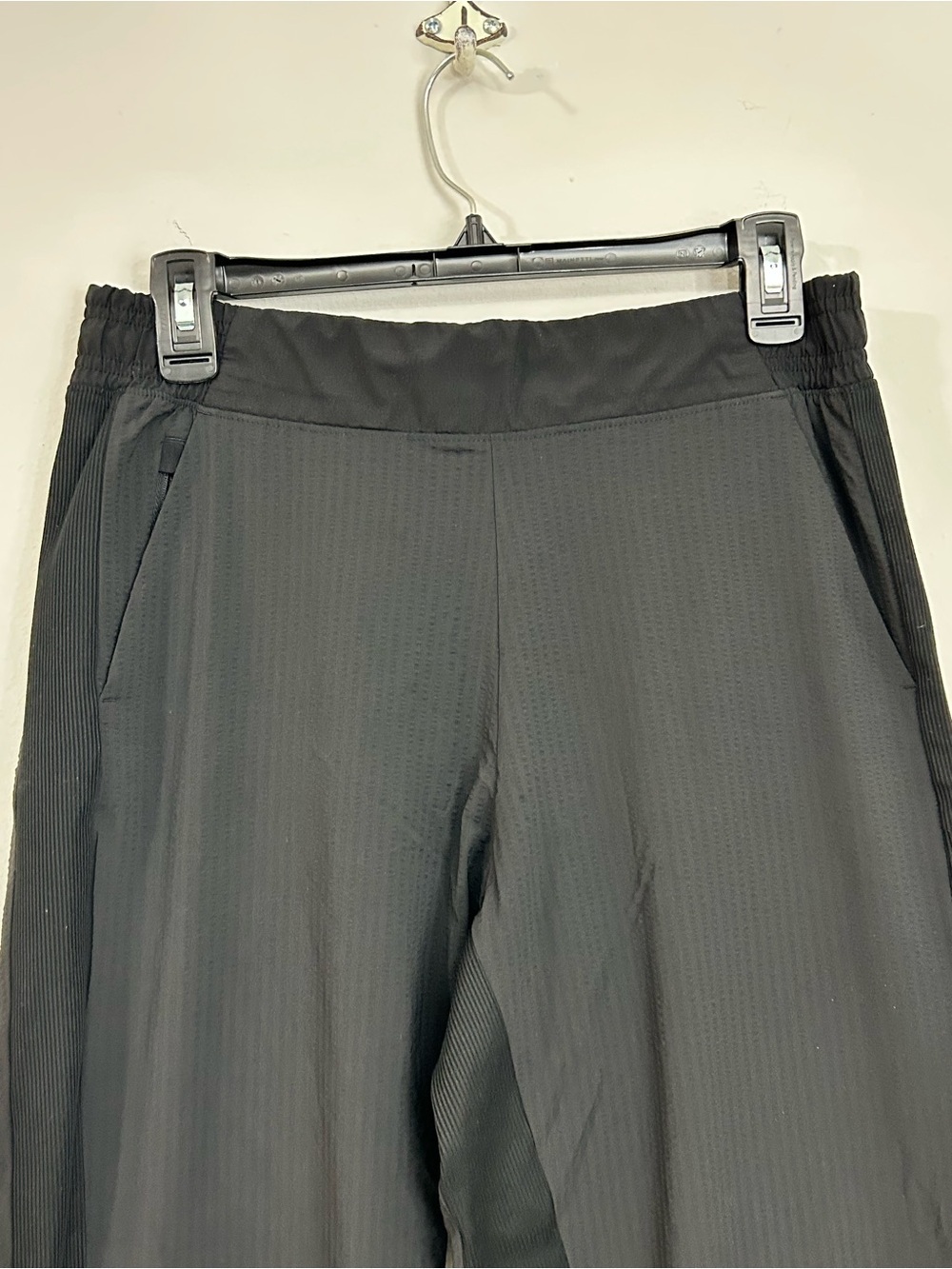 Athleta Black Textured Brooklyn Jogger Elastic-Waist & Ankle Pants Size 6 - Picture 6 of 10